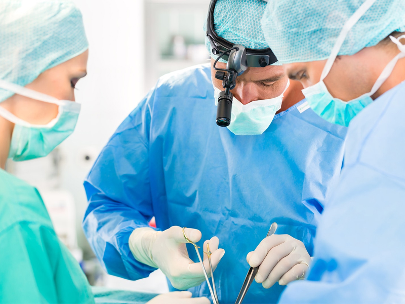 Спасена жизнь мужчины с редким заболеванием благодаря высокотехнологичной хирургии