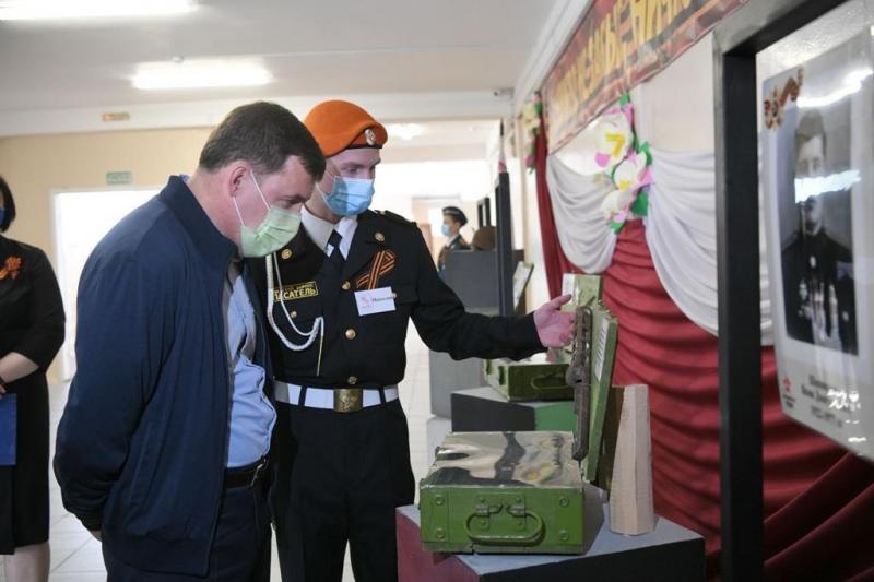 Евгений Куйвашев пригласил на Парад Победы свердловских лицеистов-поисковиков