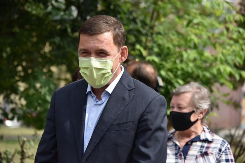 Евгений Куйвашев передал главе Каменска-Уральского для решения перечень острых вопросов, волнующих горожан