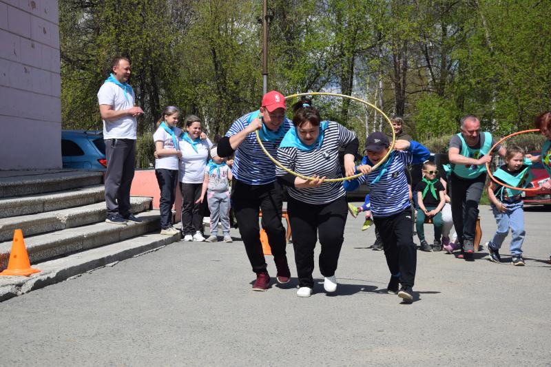 И в зной, и в дождик проливной