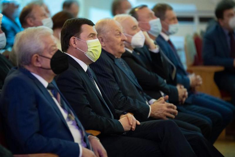 Евгений Куйвашев запустил дискуссию об уральский идентичности через конкурс «Достояние Среднего Урала»