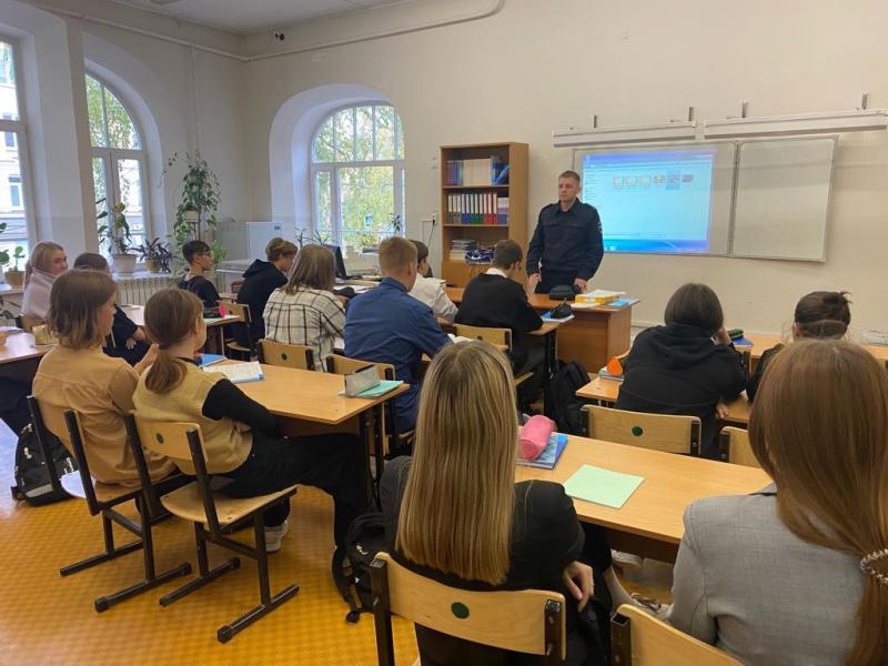 В полицейские пойду, пусть меня научат!