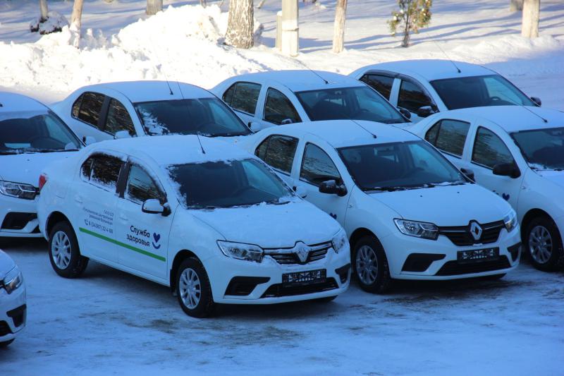 Ключи от 40 легковых автомобилей вручили представителям свердловских больниц