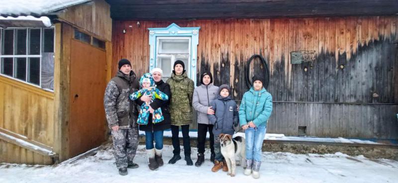 Многодетная семья Маркиных из Ключевска получит для своего домашнего хозяйства корову после обращения к Евгению Куйвашеву