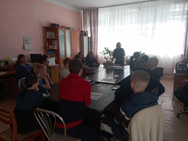 Мария Мягких провела круглый стол в социально-реабилитационном центре для несовершеннолетних Невьянского района