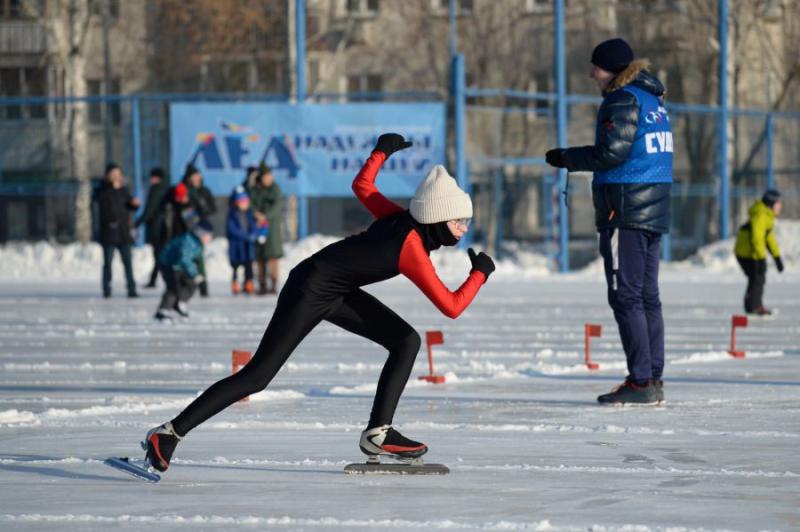 Более семи тысяч свердловчан приняли участие во Всероссийских массовых соревнованиях по конькобежному спорту «Лед надежды нашей»