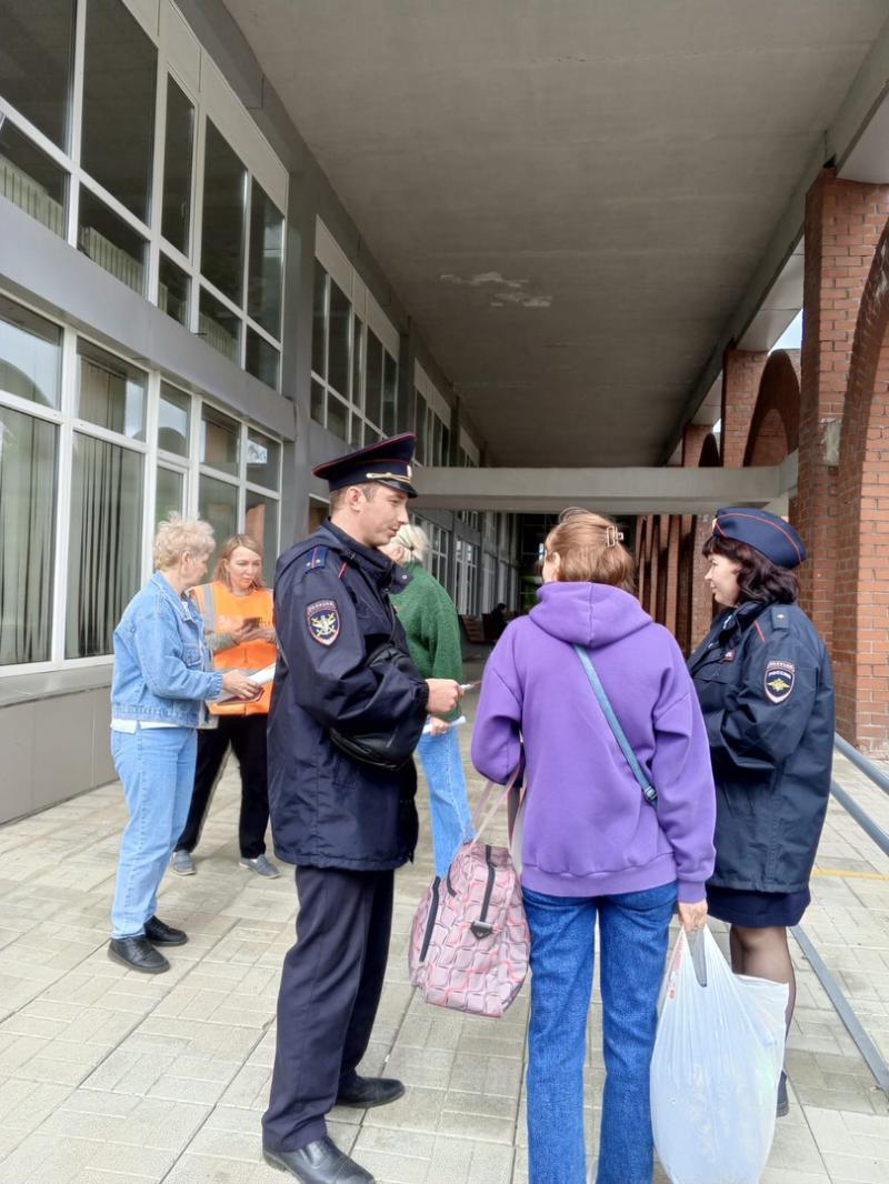 Невьянские полицейские напомнили жителям и гостям города о правилах поведения на объектах транспорта