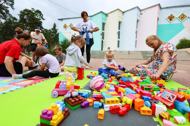 "Оставаться было невозможно". Как семьи из Курской области обустроились в Подмосковье