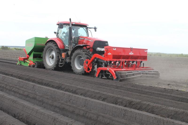 Евгений Куйвашев принял решение о выделении более 500 млн рублей на закупку сельхозтехники для аграриев региона