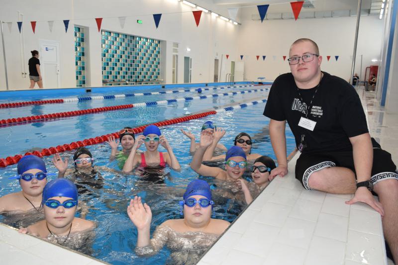 Если плавать, то в «Дельфине»!