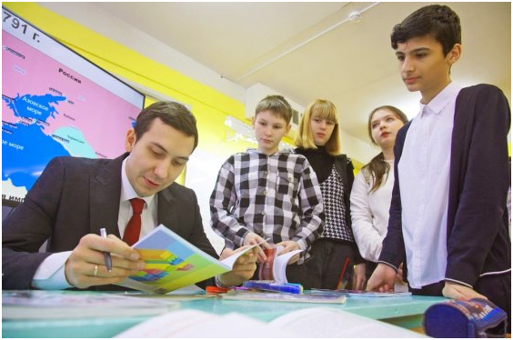 Вывески на иностранных языках запретили: как будет работать новый закон, что грозит нарушителям и нужно ли переводить бренды