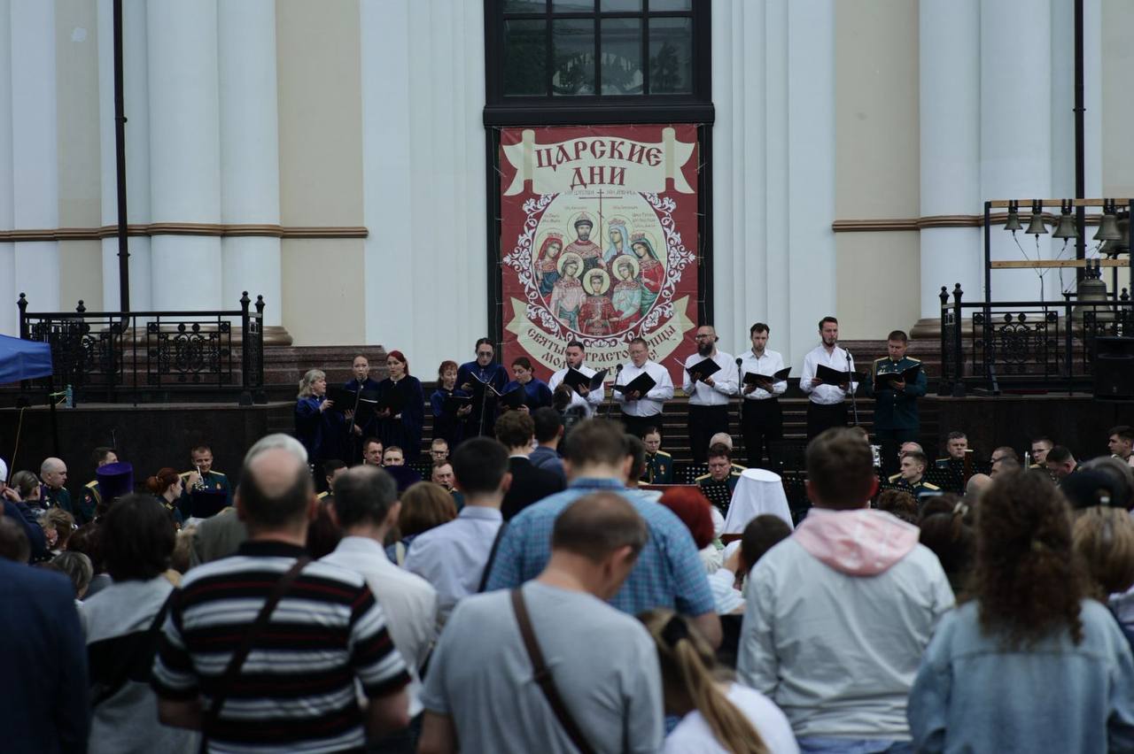Десятки тысяч свердловчан и гостей Уральской столицы принимают участие в мероприятиях Царских дней
