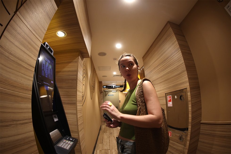 Меняются правила открытия банковских счетов для подростков: зачем это нужно и будут ли работать ранее выданные карты