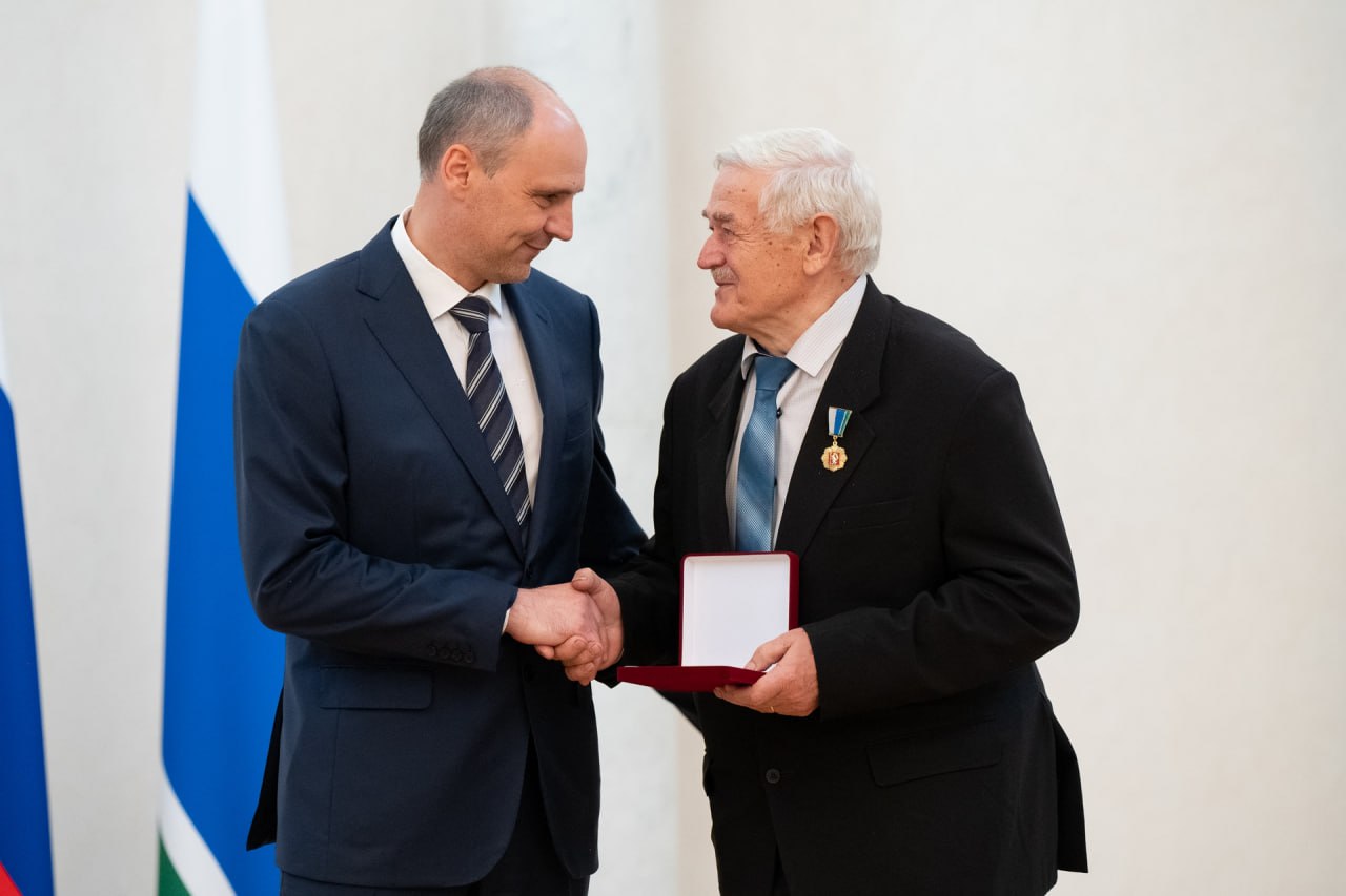 Денис Паслер вручил государственные награды Российской Федерации и награды Свердловской области выдающимся уральцам