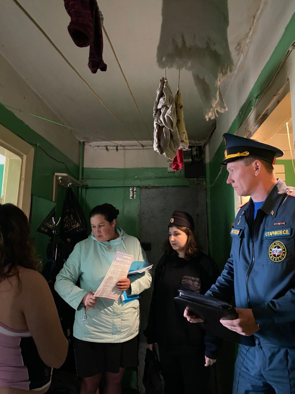 В Невьянске полицейские совместно с представителями МЧС провели рейд по семьям, напомнив правила безопасного поведения