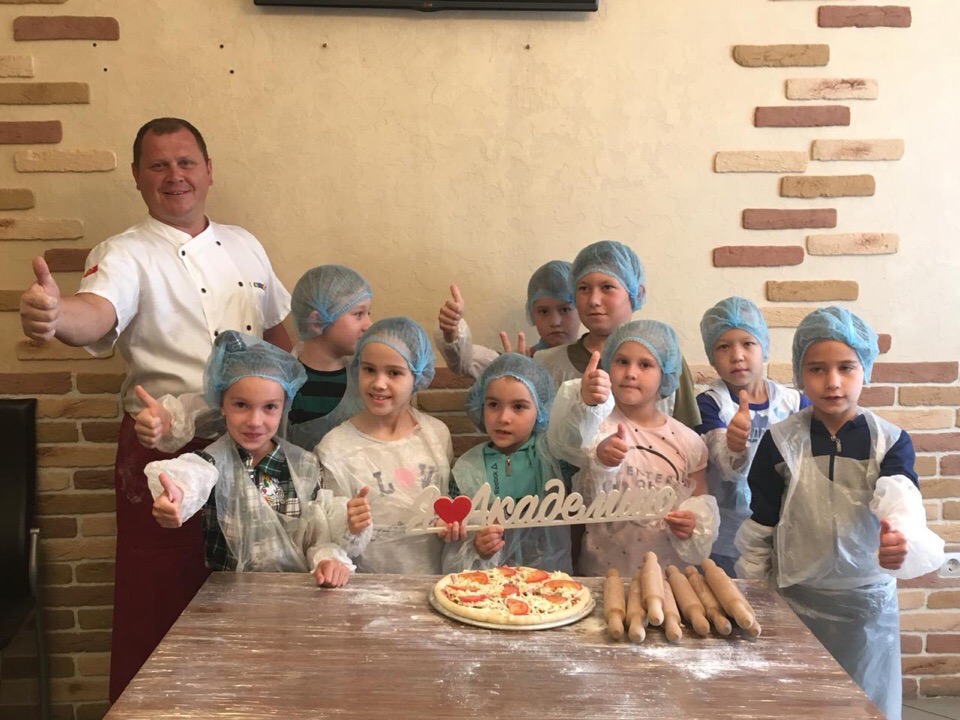 Становление, коллектив единомышленников и семья стали главными темами в общении с владельцем кафе «Сэнсэй»