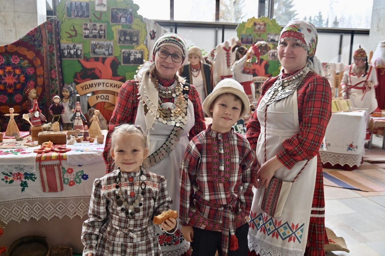 Диктант, крестный ход, концерты, соревнования – более тысячи активностей ждут свердловчан в День народного единства