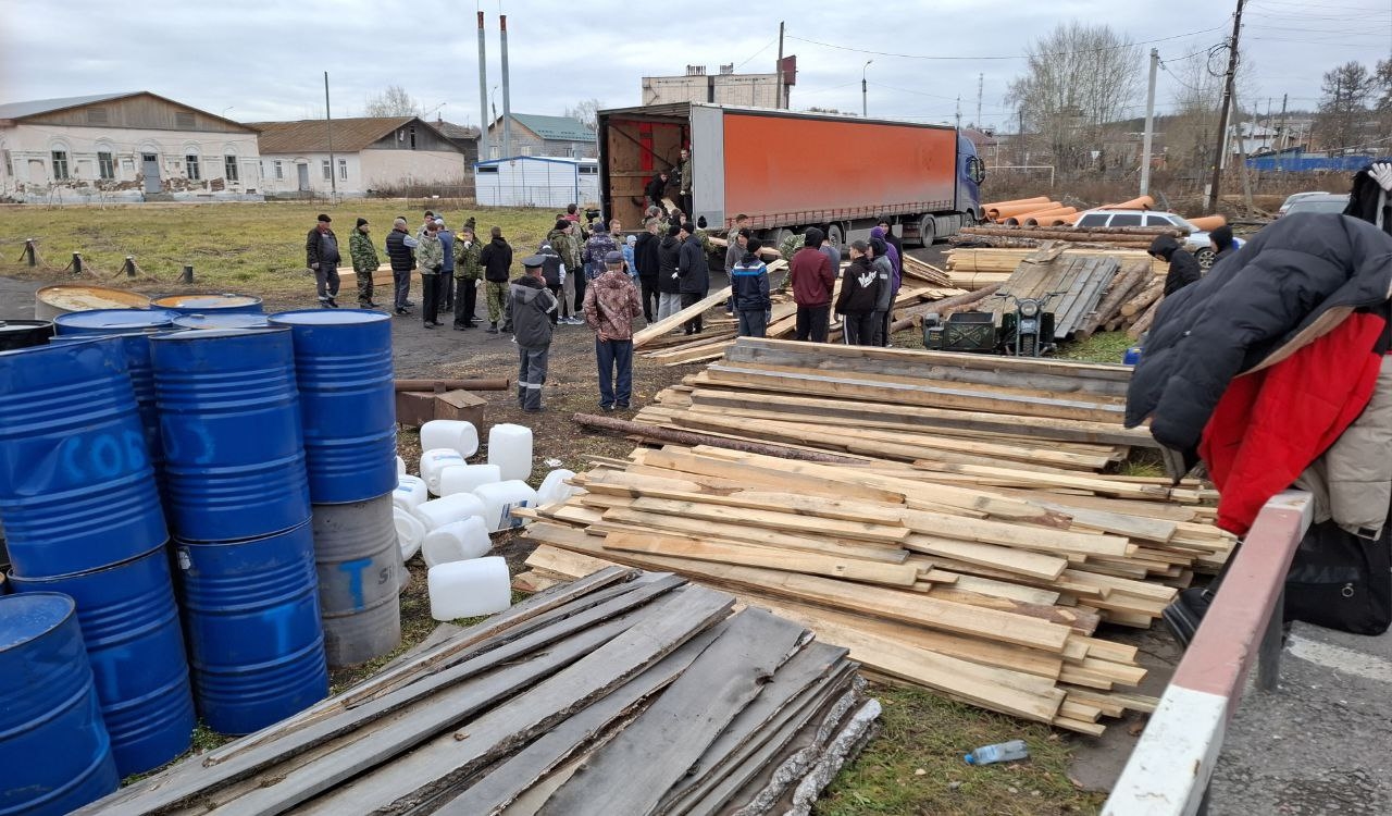 Уральцы отправили очередную партию гуманитарного груза весом почти 30 тонн в зону спецоперации