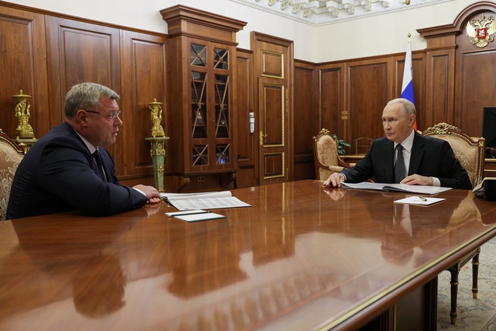 Расширение льгот и помощь в трудоустройстве: Путин поручил продумать меры поддержки участников СВО