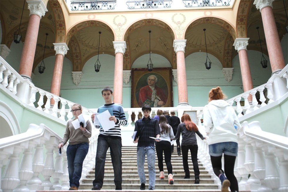 Утверждены правила выделения вузам платных мест и перечень направлений для них