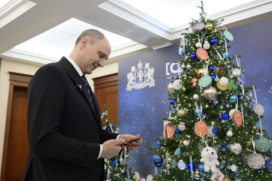 Денис Паслер под Новый год исполнит мечты двух юных свердловчан