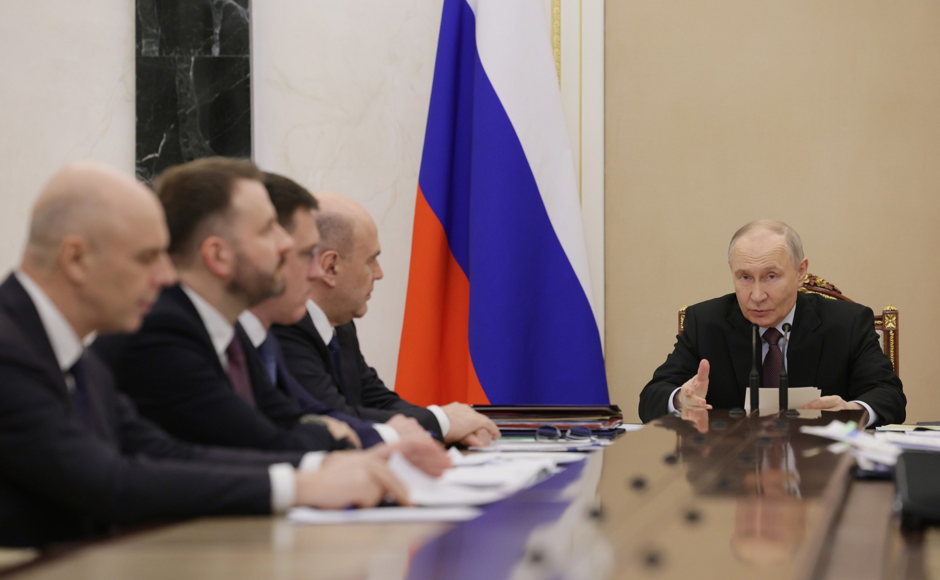 Владимир Путин провёл совещание по экономическим вопросам