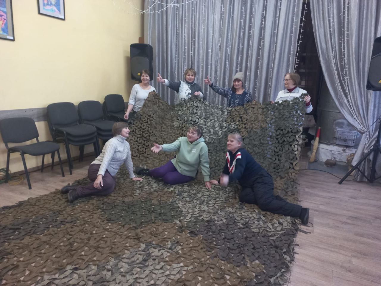 По зеленому полю пустых ячеек…