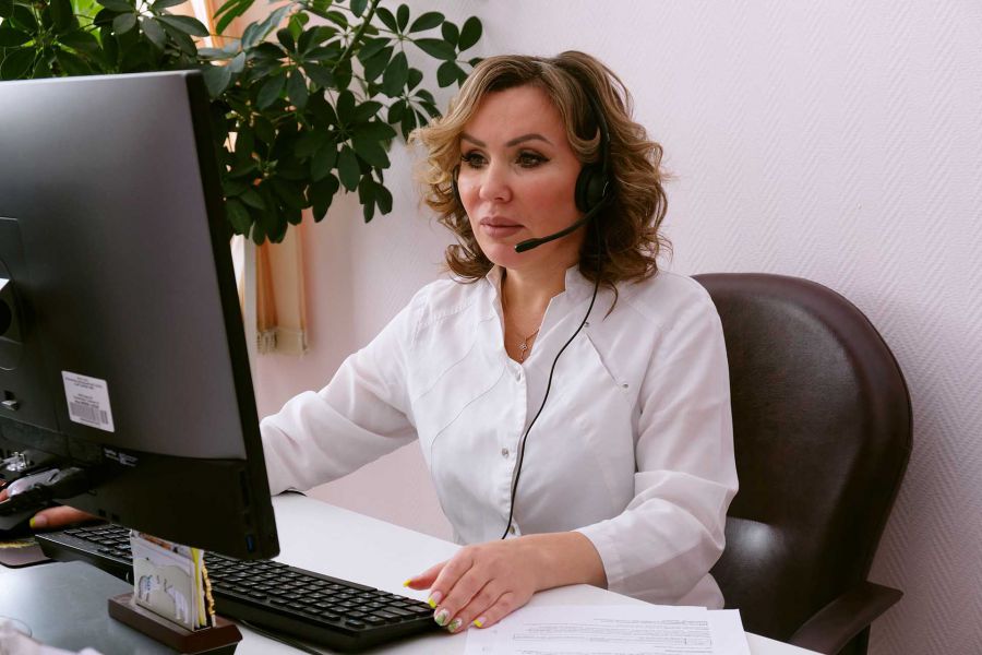 Более 80 тысяч телемедицинских консультаций провели врачи Свердловского областного онкологического диспансера в 2025 году