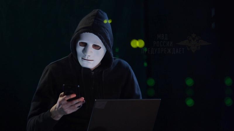 И красная корочка ФСБ — для убедительности