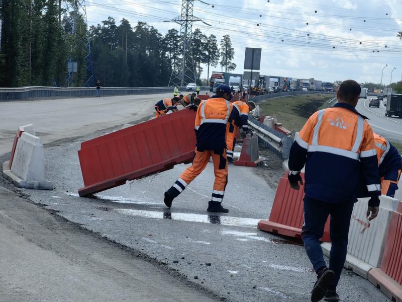 Дорожники открыли движение по старейшему участку ЕКАД, реконструированному в рамках дорожного нацпроекта